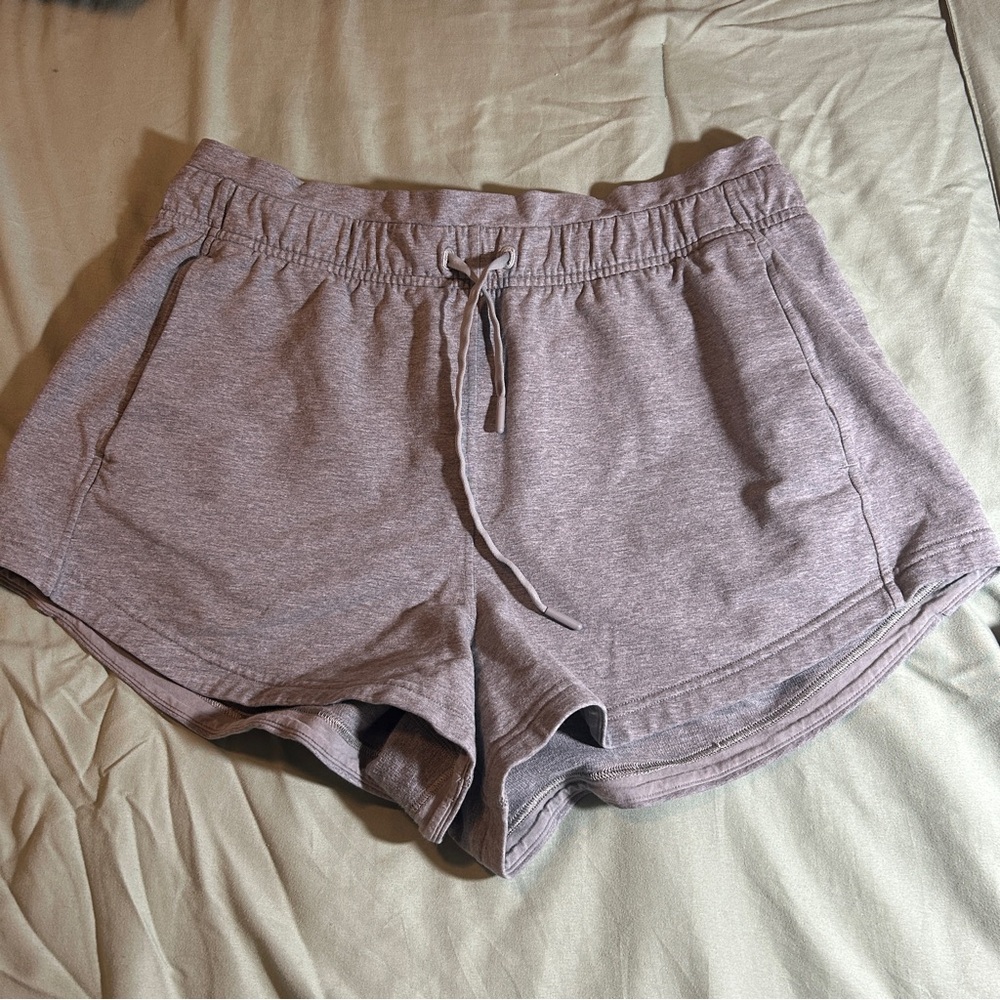 Lululemon inner glow shorts